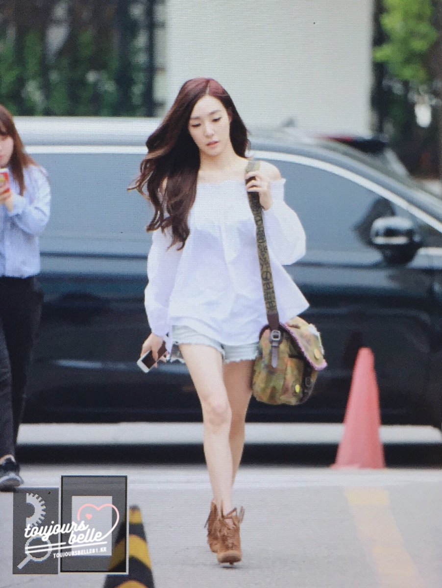 [PIC][21-06-2016]Tiffany xuất hiện tại KBS để ghi hình cho “Yoo HeeYeol's Sketchbook” vào hôm nay CldHeG2UkAAeOv0