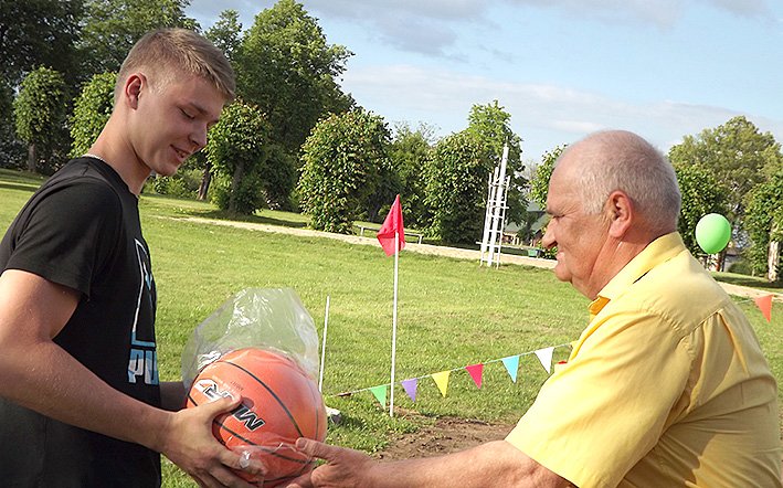 Pociemā atklāj basketbola laukumu auseklis.lv/?cat=557&expan…