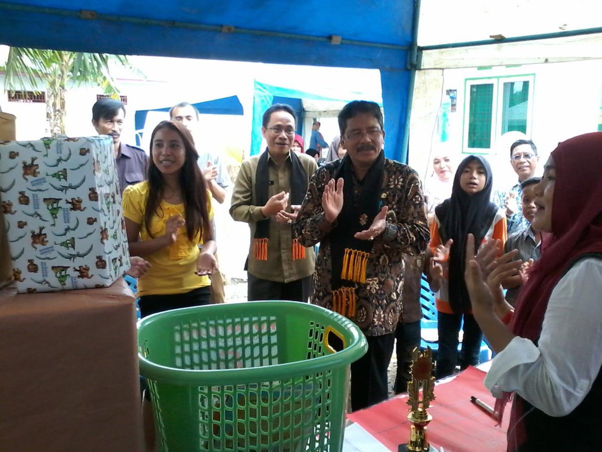 PerpusTaman's tweet photo. Komunitas Perpus Taman diapreasiasi dan menarik perhatian tim penilai dr Perpustakaan Nasional dan Kemendagri. https://t.co/d0DY9gRVpd