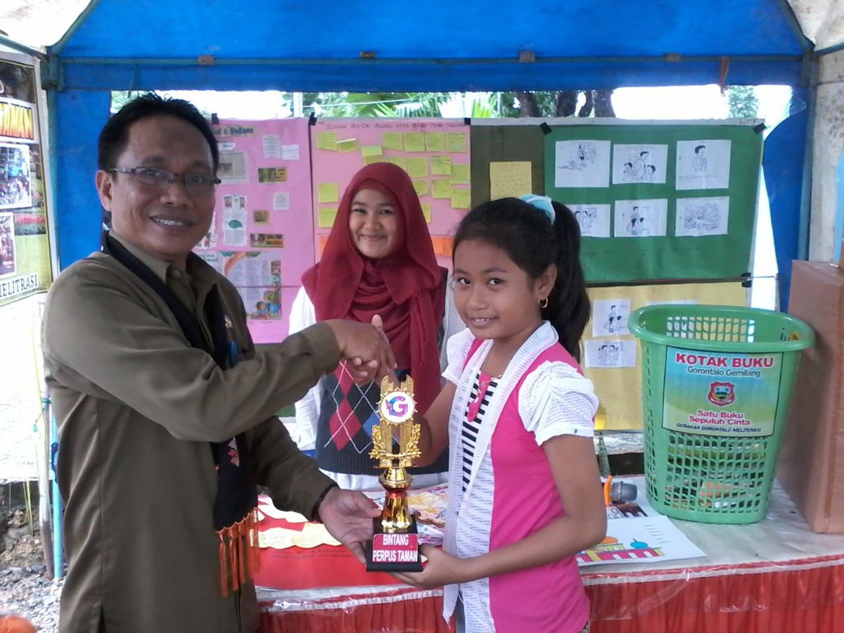 PerpusTaman's tweet photo. Komunitas Perpus Taman diapreasiasi dan menarik perhatian tim penilai dr Perpustakaan Nasional dan Kemendagri. https://t.co/d0DY9gRVpd