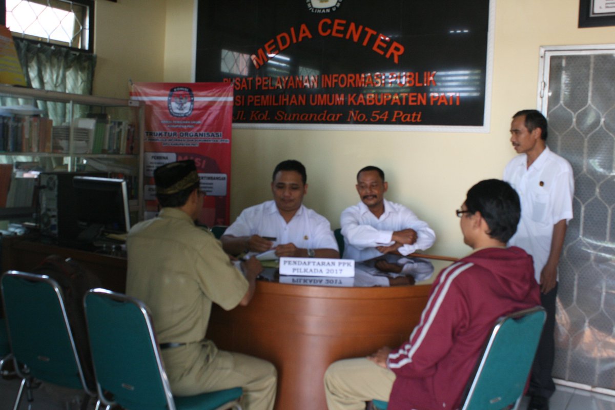 Sampai dengan pukul 14.00 sudah ada 10 pendaftar calon anggota PPK Pilbup Pati 2017