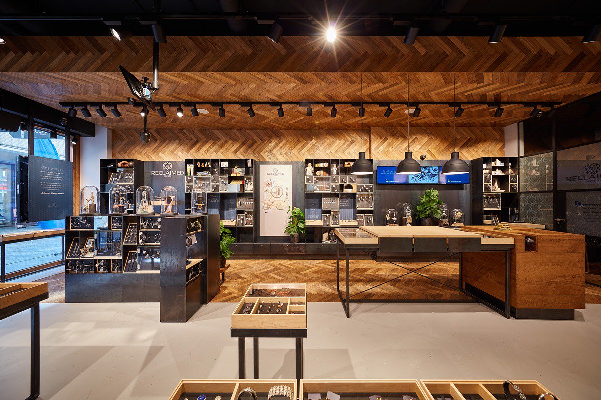 crossmarks's tweet image. MUST SEE: Reclaimed Jewels, een disruptief juweliersconcept in centrum van Almere… #mustsee bit.ly/28KlYRk