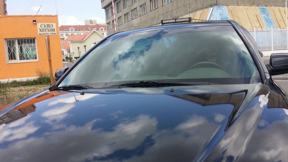 Машин мөргөөд зугтаадаг машааны эзэн хүнийг мэдэхүү.