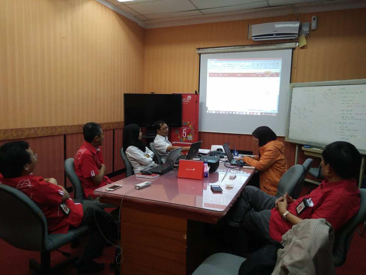 sariRygyanti's tweet photo. @parwi66 @_funtastic5_  @NerEndah  #TelkomFuntastic5 #MSOTREG5 #EvaluasiPerformansi#PerformansiTelkomsel https://t.co/BA52dBH8Tn