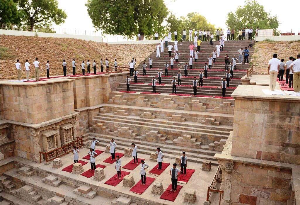 harshoza03's tweet image. #YogaDay #Rankivav