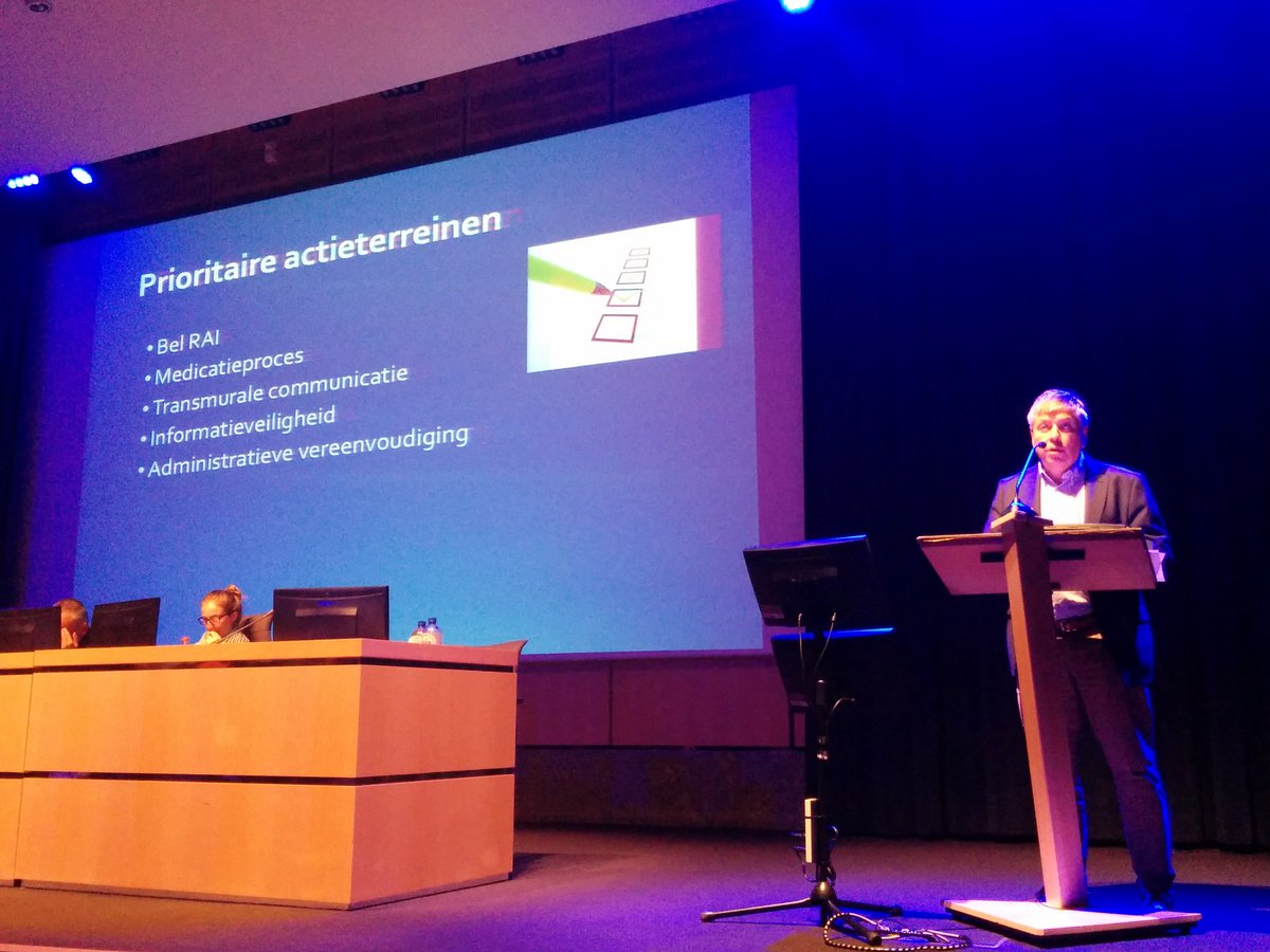 Minister @JoVandeurzen over BelRAI als topprioriteit in informatisering Vlaamse woonzorgcentra.