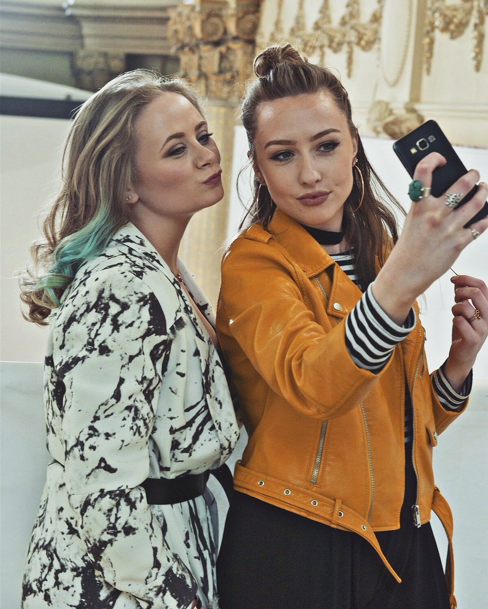 sarahedel_'s tweet photo. At the LSAD fashion show π»πΌ @LSADatLIT @Galaxy_ie @frockadvisor #DuetNY #pinksars #irishblogger #fashion #besties https://t.co/8hRc3V6oD0