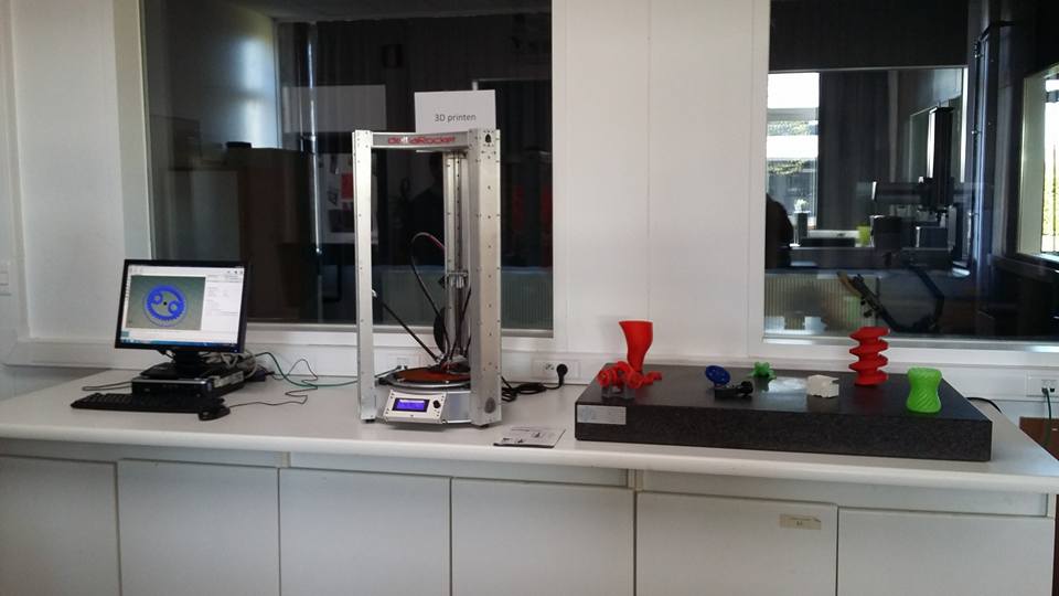 deltaRocket's tweet photo. #VTIDiksmuide heeft nu ook een deltaRocket Pro :) Veel plezier! #trots #3dprinting #betech https://t.co/NghRQ6YaY1