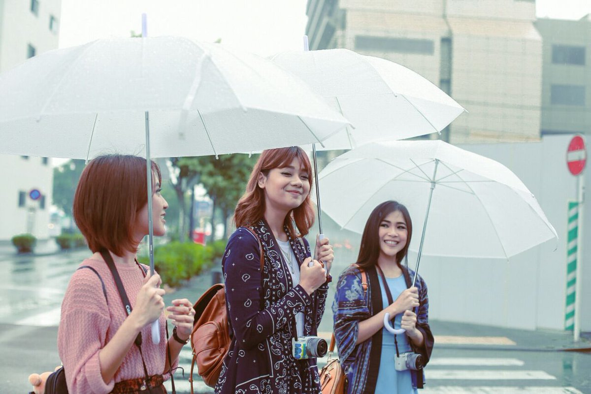 WeCanBeWinners's tweet photo. Tapi walaupun hujan, suasana tetep seru &amp; asyik koooo eheheh #CherrybelleKokoronotomo https://t.co/nMoCIuCooe
