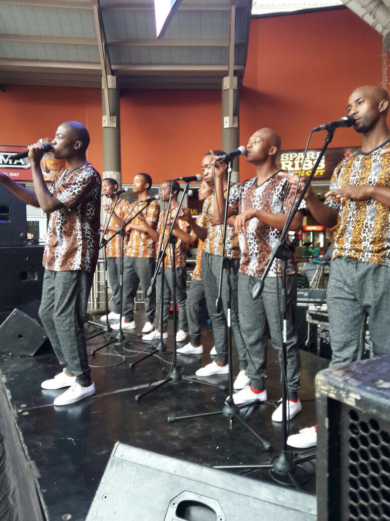 MalingaTom's tweet photo. Young mbazo the Best Traditional Music Award winners on stage rocking @MediaMonStar @kznmusicimbizo @GracelandU https://t.co/4ahwdgNcnQ