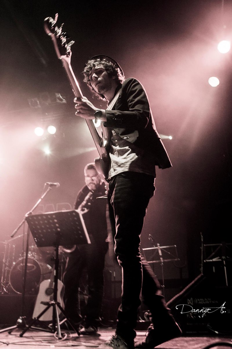 Solo @DaniGuadano podía cumplir años en el #DiaDeLaMusica 
Hoy brindamos por ti y por una vida llena de música.