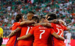 BarRockaxis's tweet image. Ya comenzamos a palpitar el CHILE vs Colombia por el paso a la final #CA2016 Mié 22. 19hrs. Constitución 151 #LaRoja