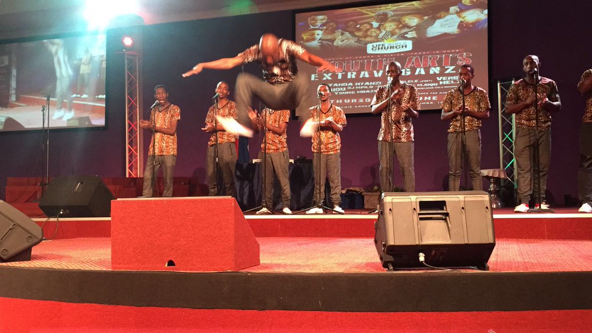 MalingaTom's tweet photo. Young mbazo Best Traditional Music Award winners #june16 rocking stage @ZakifoMusikFest @MediaMonStar @CTJazzFest https://t.co/9EcoRbYv8i