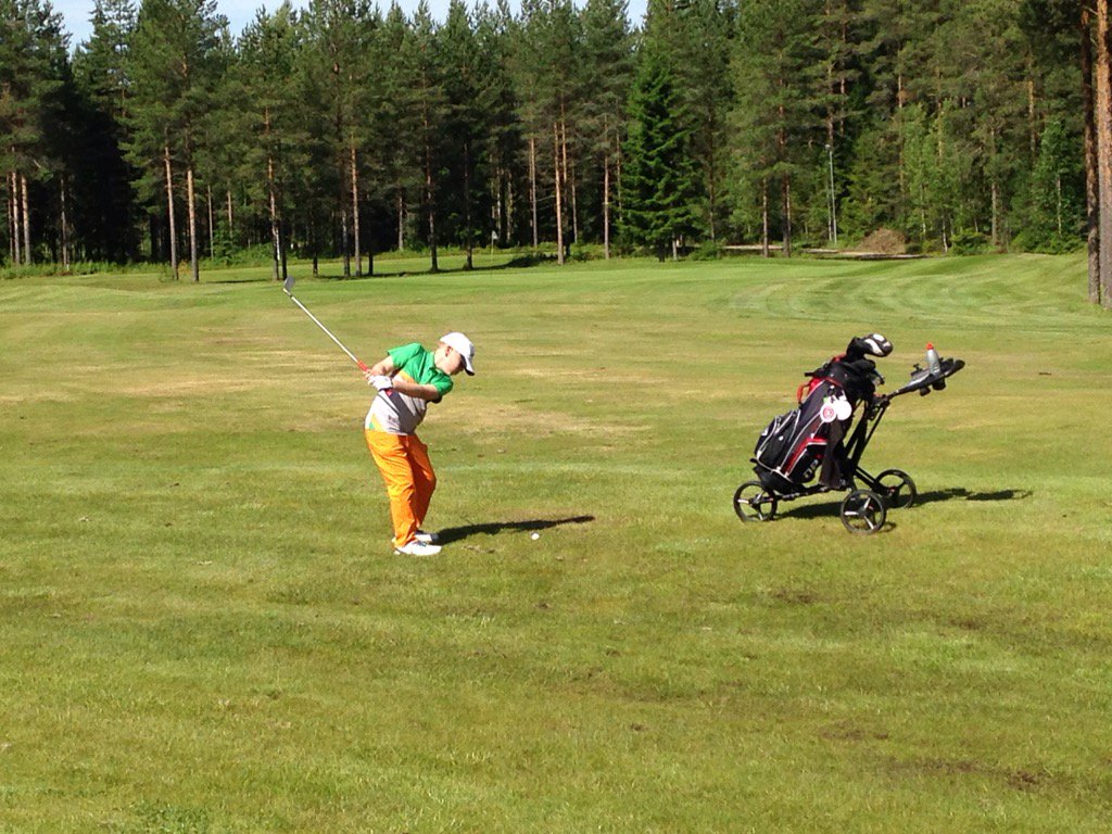 VaGJuniorit's tweet photo. Miska lähestyy kolmosella❗️#TsemppiTour 3 @JGS_Golf #easy18  #VaGjuniorit 👍🏼🏌⛳️ https://t.co/eSHzySFI2C