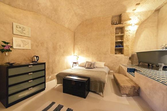 1 Euro ile Mağaradan Suite…
İşimizin birincil kuralı burada devrede...Önce hayal et! Hayal etmişler; ve yapmışlar...