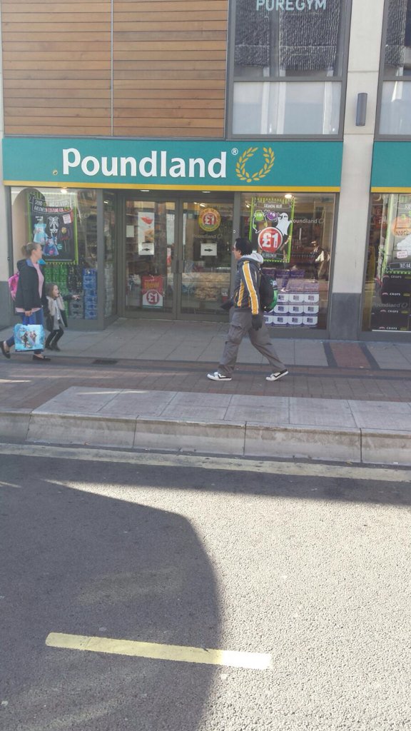 fox_tipster's tweet photo. De camino a wimbeldon! Ayer no pude ir, hoy si, dejare picks por aqui y algun live con impresiones a pie d pista. https://t.co/dLe9MUMFmJ