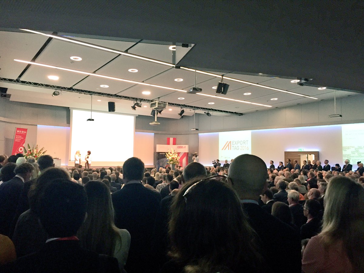 #Exportag16: 1.000 Besucher/innen innerh. der ersten 45 Min. - Eröff. wird übrigens p. Video in Saal 7 übertragen!