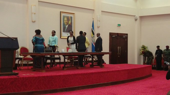 View image on Twitter