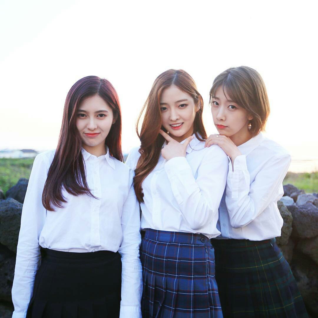 DIA_intl's tweet photo. [DIASTAGRAM] #다이아 #DIA #미공개사진 #Happy_Ending #그길에서 #On_the_road #에이드 #AID #유니스 #EUINCE #은진 #EUNJIN #예빈 #YEBIN https://t.co/D9czxdQ5OC