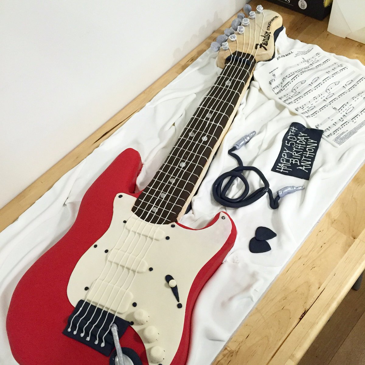 Hope everyone's having a rockin week..... #fender #fenderstratocaster #fendercake #guitarcake #cakesmelbourne