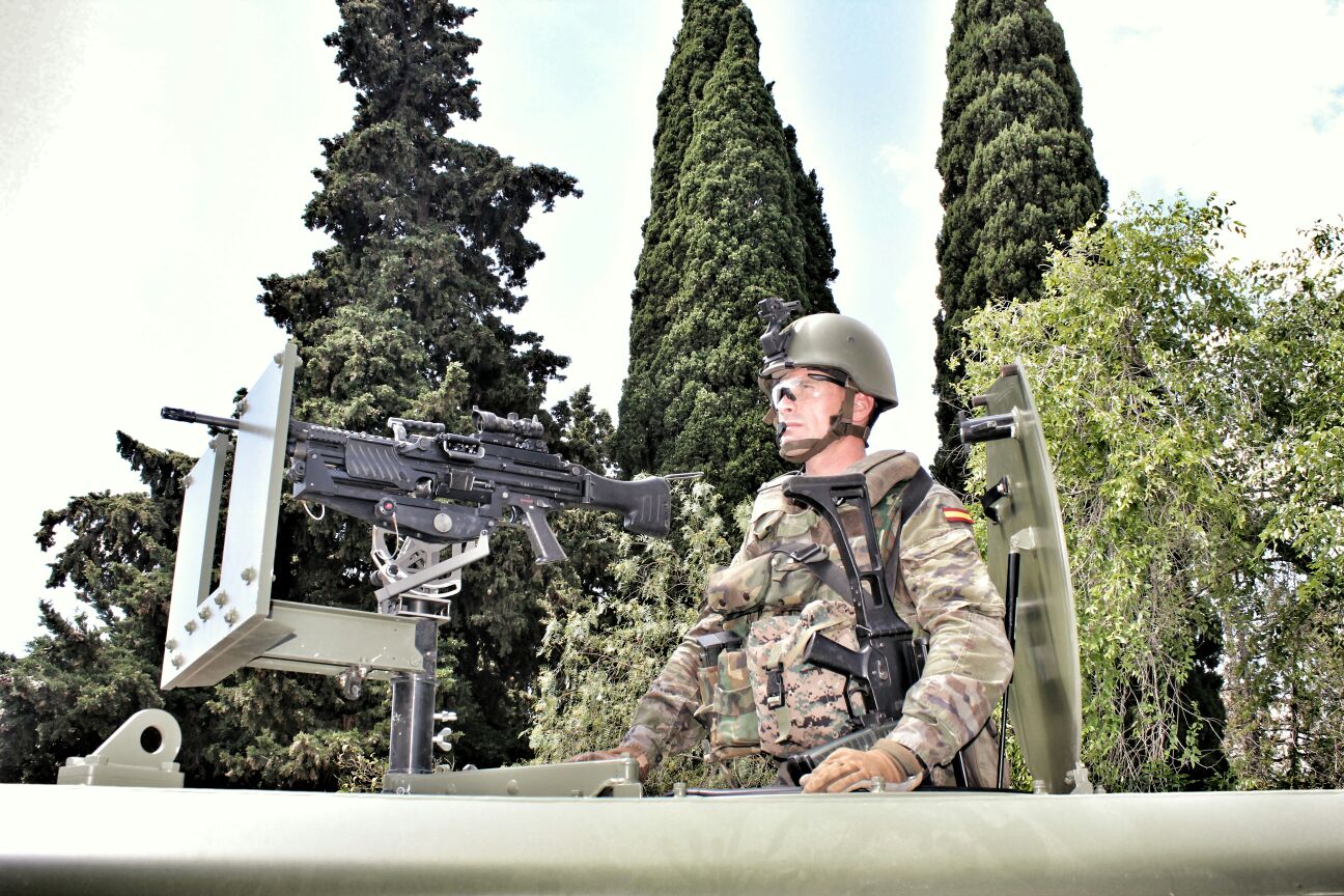 CldqaQ7WEAAwxII.jpg:large