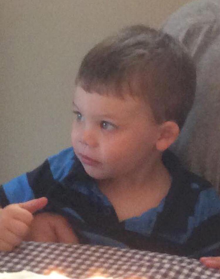 Dare_2_Believe_'s tweet image. I would like to ask everyone to plz pray for the Graves family today they will lay to rest their 2 yr old son Lane