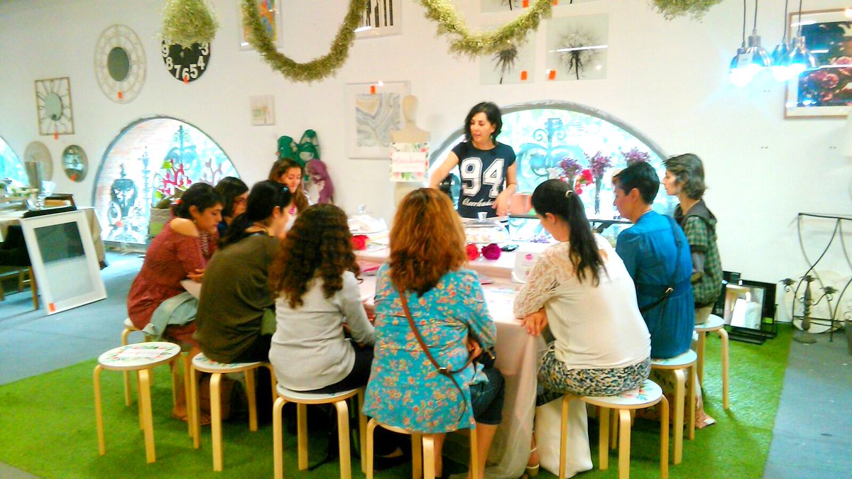 nubesartesanas's tweet photo. El prometido álbum de fotos del taller #ESTARJUNTAS de @nubesartesanas en el @abcserrano ¡Estuvo genial! - Parte 1/2 https://t.co/fokM8ETXB1