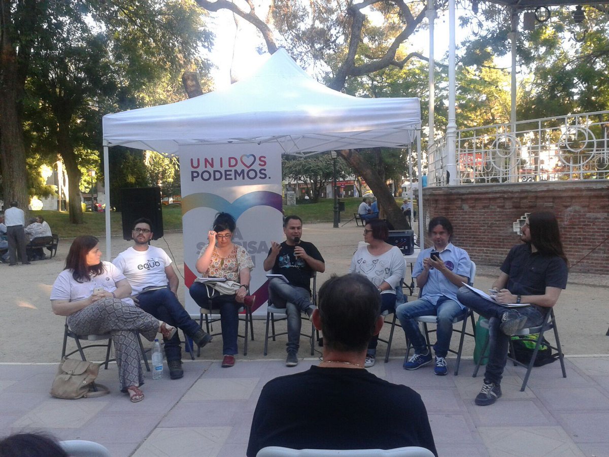 DavidLlorenteS's tweet photo. Excelente acogida del acto de Unid@s Podemos en #Guadalajara por el respeto a la dignidad animal #LaSonrisaDeUnPaís https://t.co/XWf53hAwr5