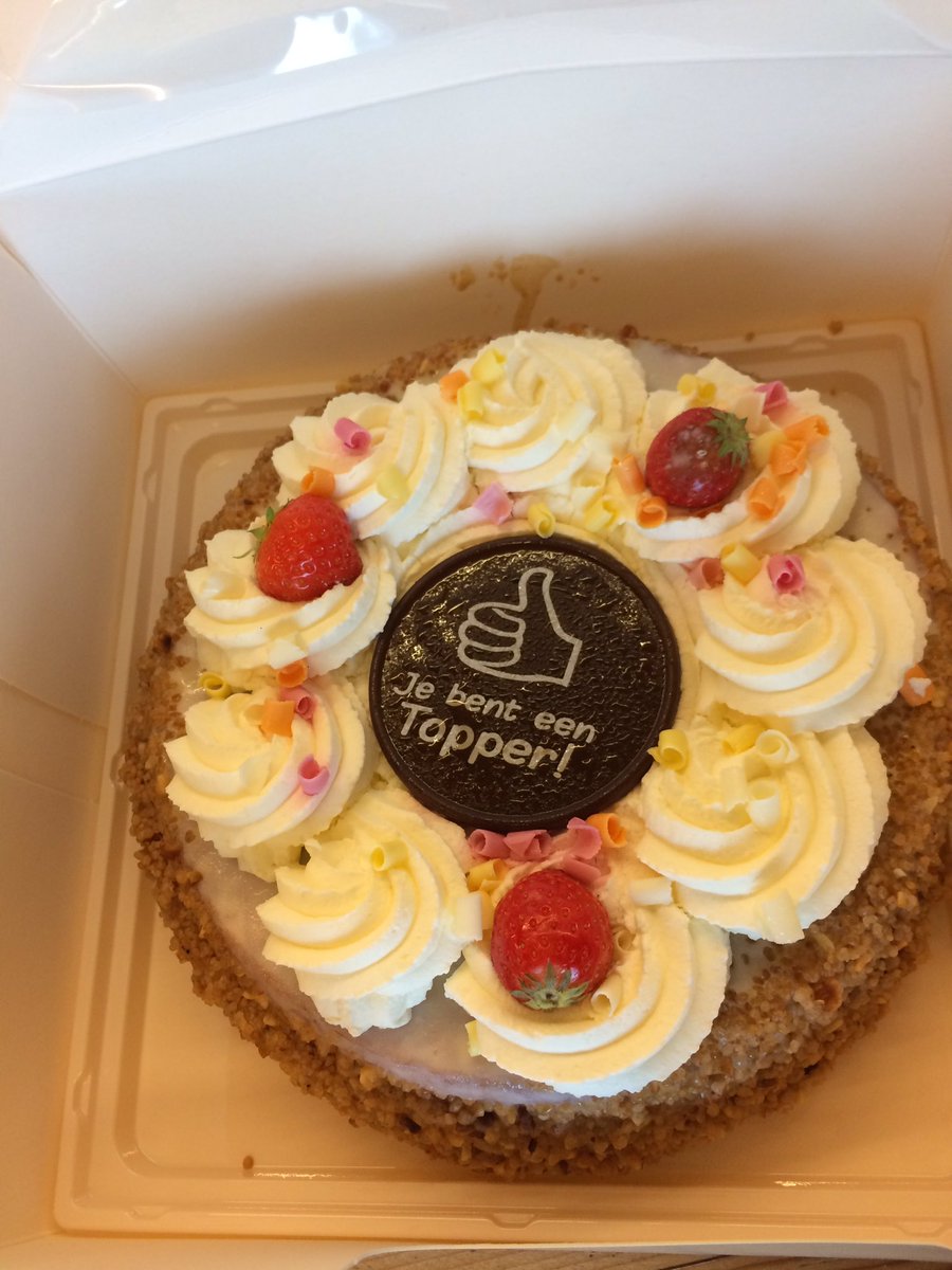 De 1e die weet waarvoor  <a href="/rogierblink/">rogierblink</a> taart meenam, mag de kaarsjes van z'n  <a href="/GyasGroningen/">AGSR Gyas</a> altaar opnieuw aansteken