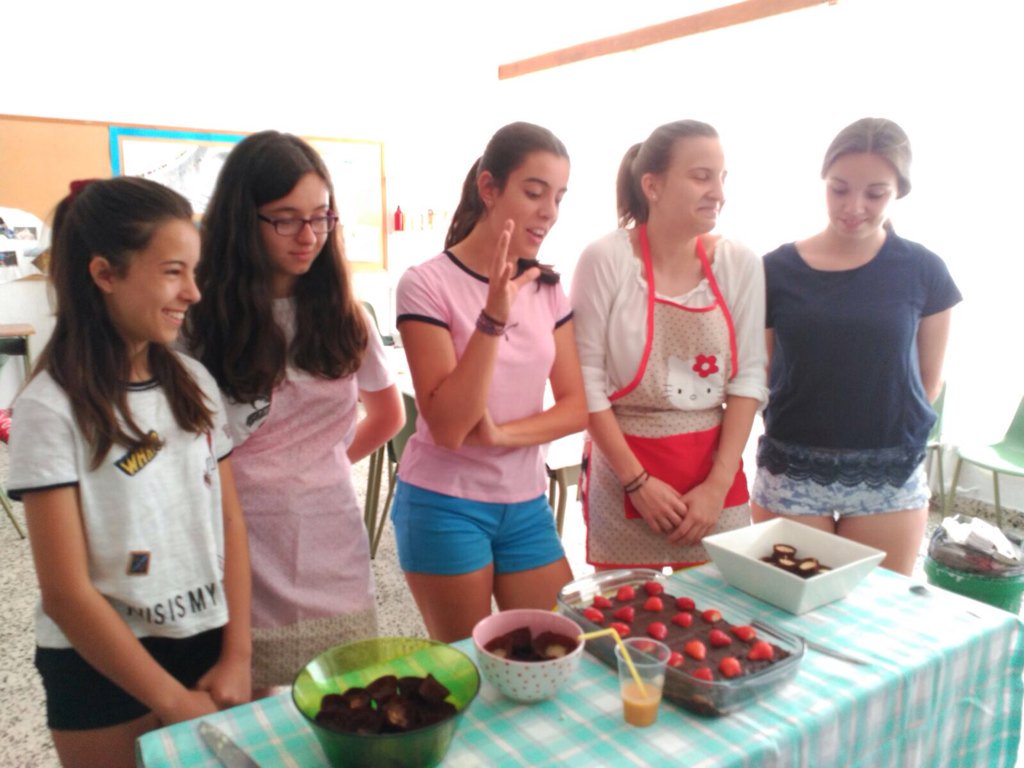 ccvirgenpenabem's tweet photo. Taller de cocina Educación Secundaria... rico, rico y con fundamento 😁😜. Grandes cociner@s!!! #fiestas2015/16VP https://t.co/yvPECSKUhR