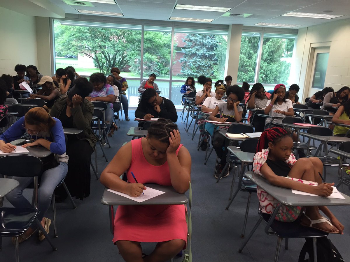 Nia_joi's tweet photo. Day 3! Our ladies are starting their daily free write! #BFLDI #BlackMindsMatter https://t.co/wIvlQKVXax