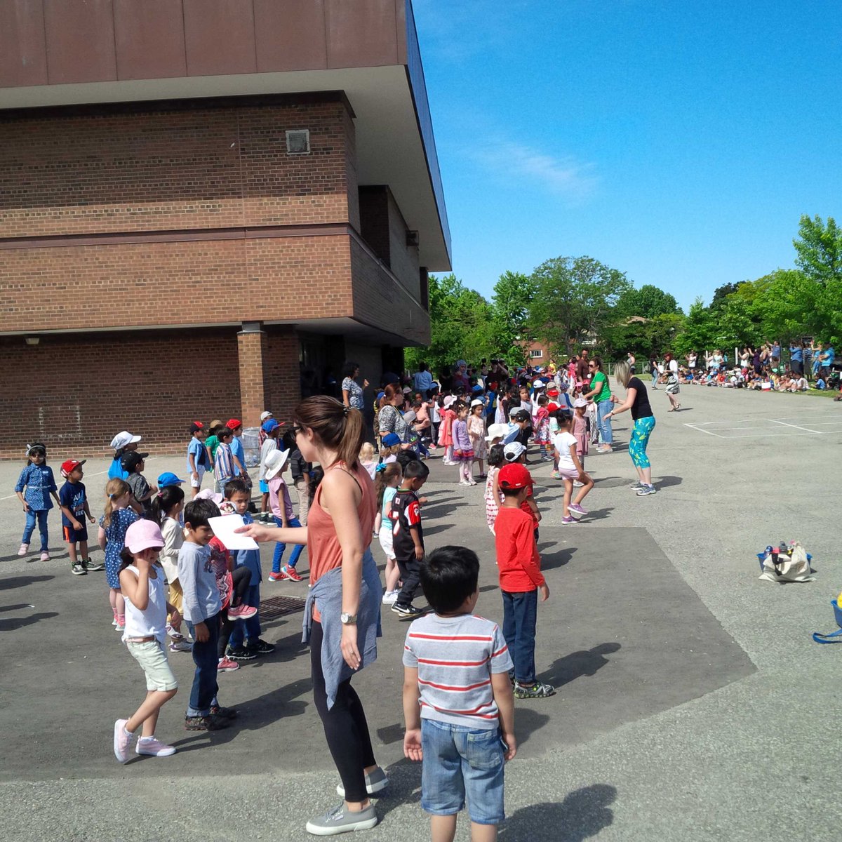 FitforLife_TDSB's tweet photo. Big day for 100s of @tdsb Kindies as #FraserMustard #ThreeValleys &amp; #Timberbank showcase dance moves at Kinderfest. https://t.co/oH19TwgSuu