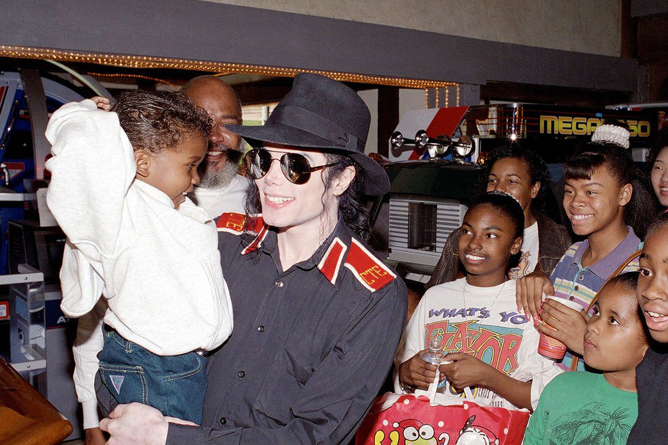 VanityFair's tweet photo. Newly surfaced police reports detail Michael Jackson’s disturbing pornography collection https://t.co/yZjW5mRLLR https://t.co/reFmNXlDQ3
