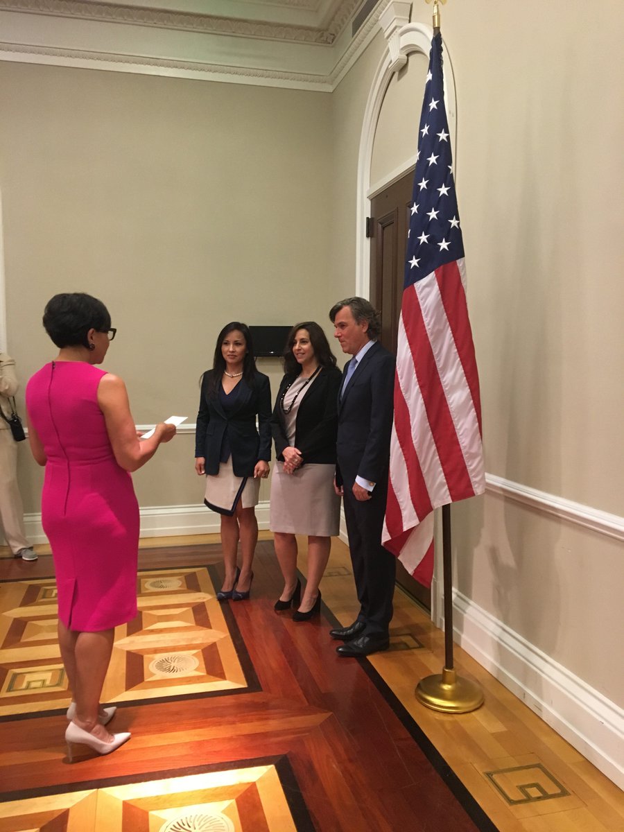 SDIDEC's tweet image. CommerceGov: RT InsourceJobsUSA: .nmclernon being sworn in to CommerceGov's Investment Advisory Council. #SelectUS…