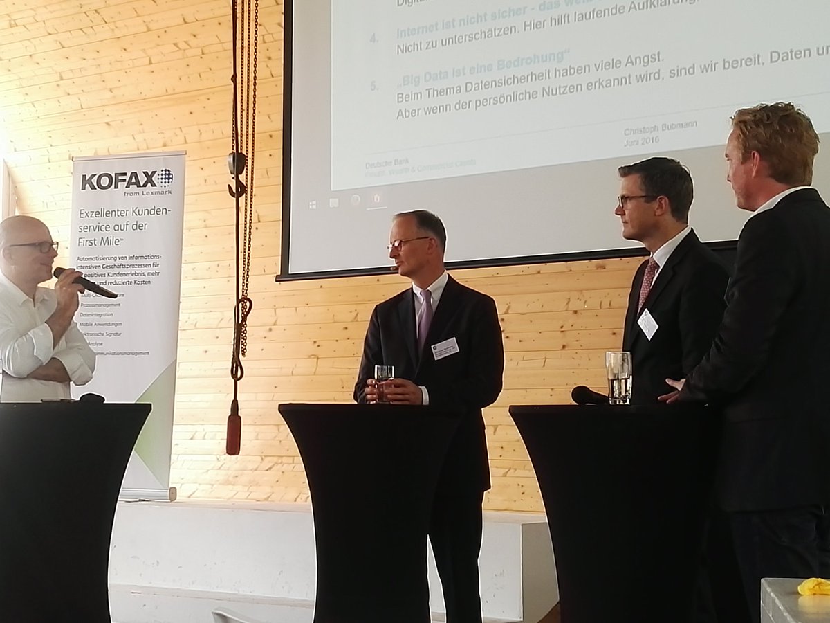 BANKINGCLUB's tweet photo. Abschließende Podiumsdiskussion mit @DeutscheBankAG, @solarisBank und @Kofax. #ditra16 #banking #fintech #berlin https://t.co/lTnfCy8GeG
