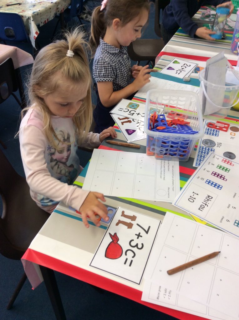 GwynfrynY's tweet photo. Gwaith arian. #adio #bethYw'rCyfanswm? #mathemateg #dosbarthmissevans #cyfnodsylfaen https://t.co/LIMiuNURAe