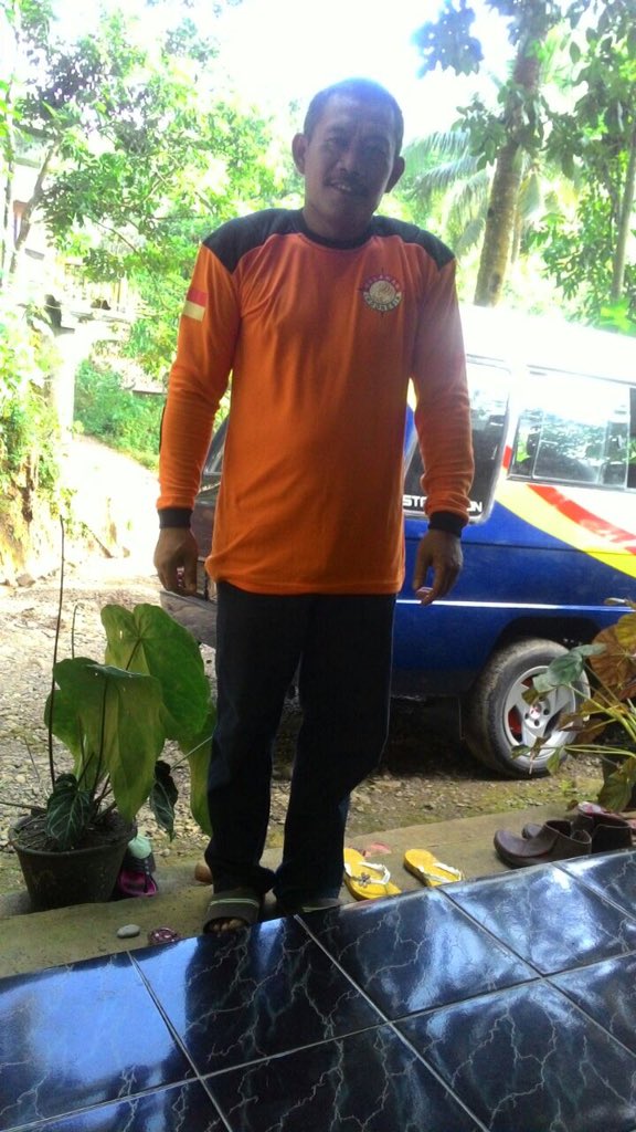 RelindoPusat's tweet photo. Aksi kemanusiaan dan #poskobencana RELINDO #BANJARNEGARA : Bpk Supardi RT02/01 DS.Werak DS.GumelemWetan, Susukan. https://t.co/YWXsN2CsCx