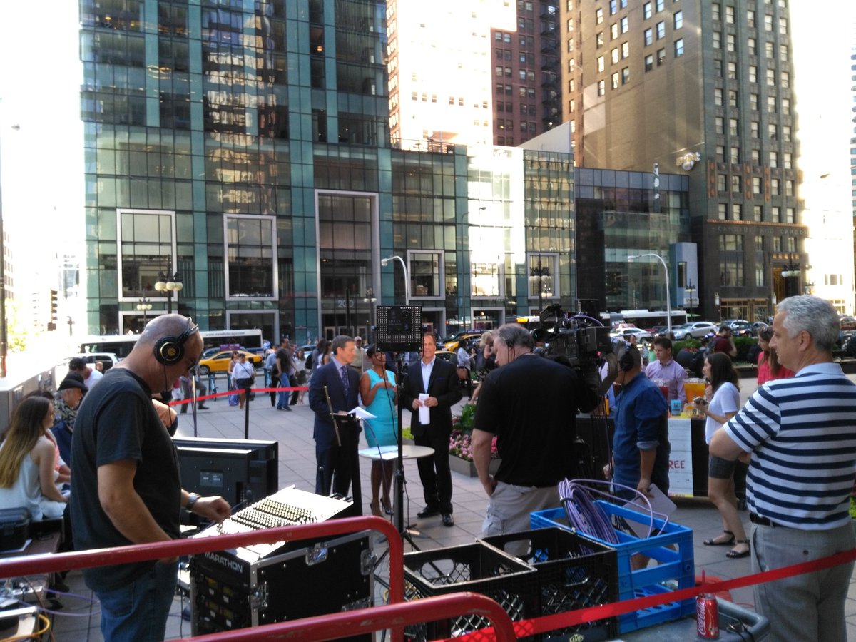 Richcarpenter10's tweet photo. Having a lovely day with the @fox32news crew out front of the Illinois center #studioaccess https://t.co/7vJa9dA96n