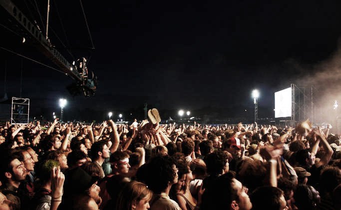 Parisianist's tweet photo. Tonight it’s the Music Day !
Metro, RER , buses and trains are open all night.
Enjoy! #FeteDeLaMusique #MusicDay2016 https://t.co/Th0svH1nRL