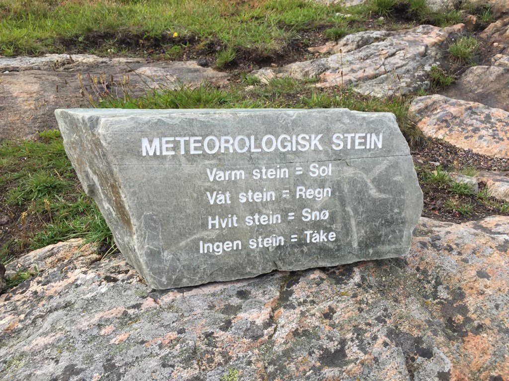 boyesen's tweet photo. Pensum for meteorologer! #lindesnes @Meteorologisk @Meteorologene https://t.co/HsyCk2dAuC