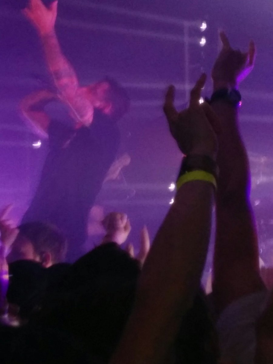 sempiternaltime's tweet photo. @winstontmccall  you rock man thanks for that unforgettable night at brothers June the 15th 🤘💪 https://t.co/kwiZNF4y1s