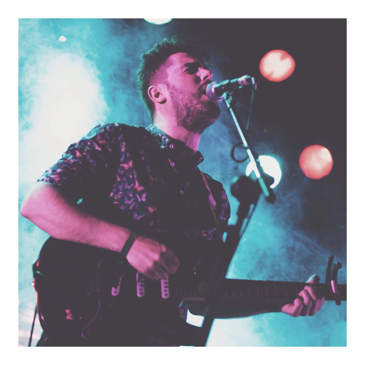 ConeLuckyDuckes's tweet photo. ¡Como yo te amo nadie te amará! Feliz #DiaDeLaMusica con este fotón de Javier Tebar #sentidos16 https://t.co/OEOvuwI2Uw