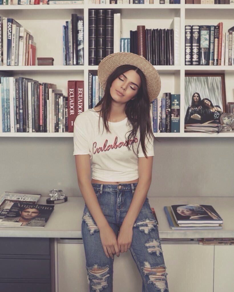 hypeXstyle's tweet photo. Kendall Jenner 🎈 https://t.co/SQn5ZgMUDG