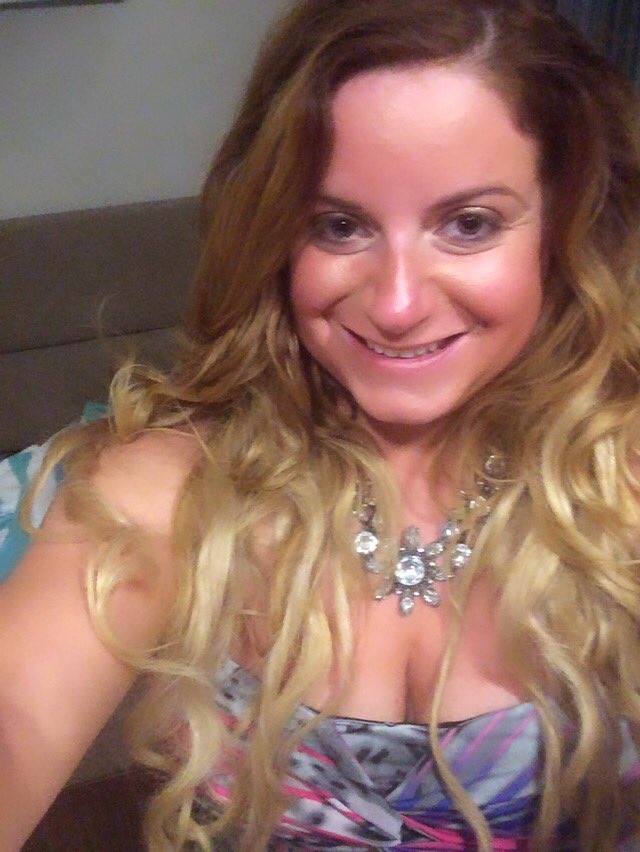 lippyhousewife's tweet image. #NationalSelfieDay #basicbitchproblems 💁🏼