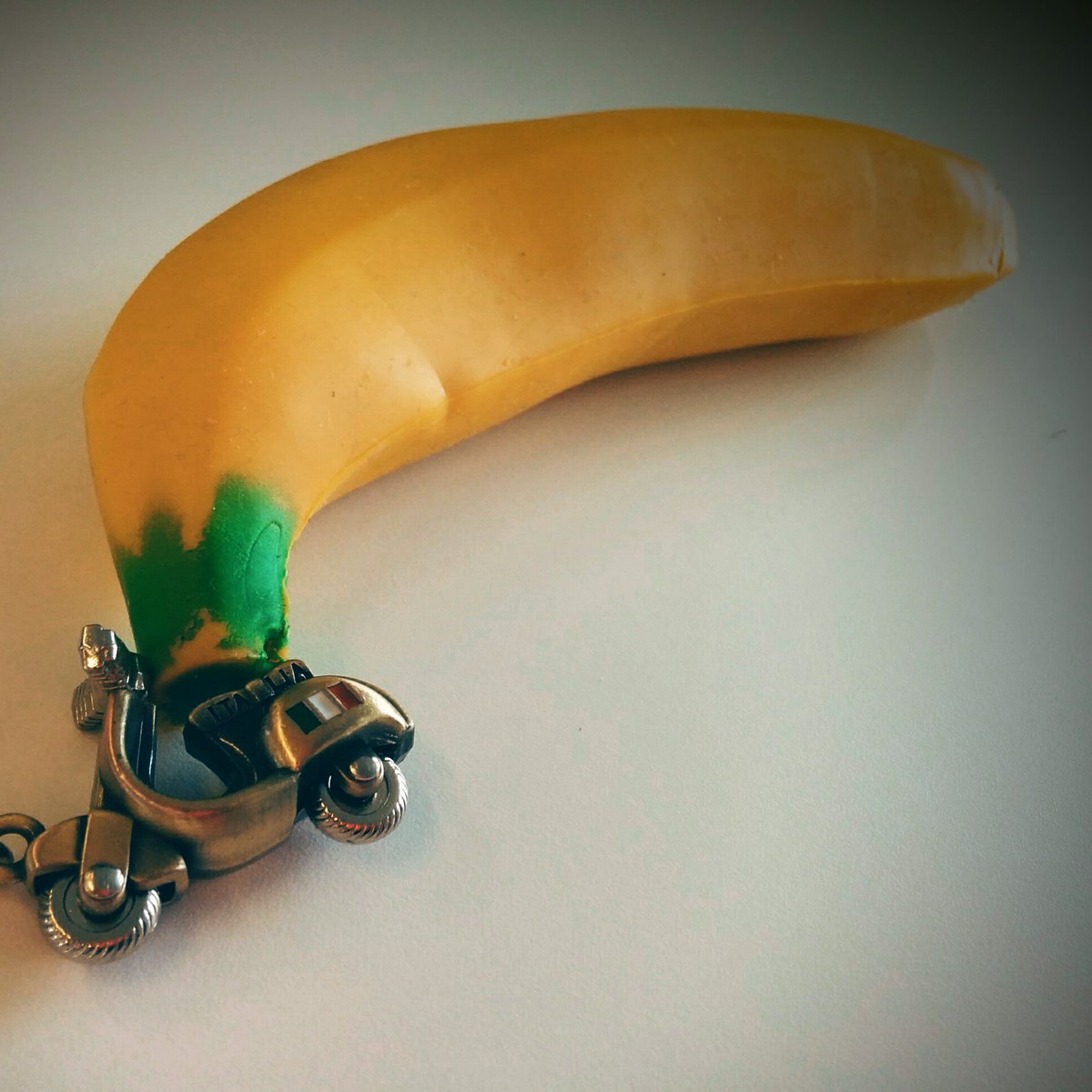 BestBanana4Ever's tweet photo. Vespa style! One day banana will go to Italia para mangiare penne all'arrabiata https://t.co/2vgijqiKg9
