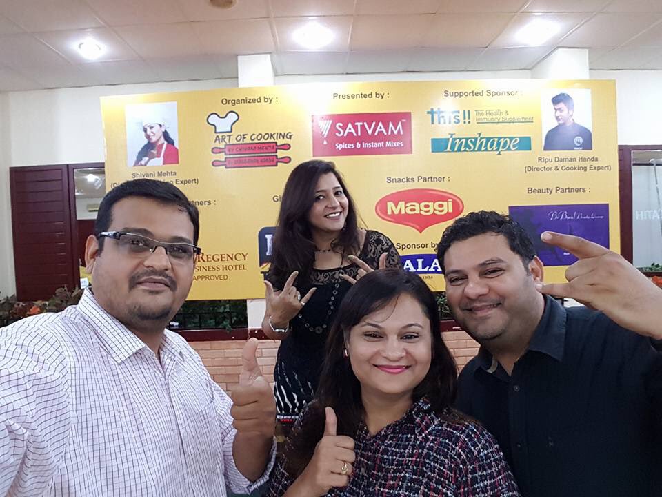ThisInShape's tweet photo. #INSHAPE  with Master chef  @RipuHanda @chefdolcee and chef Shivani  @ #Ahmedabad &amp; rajkot#artofcooking @_SuratWala https://t.co/03T8qAxBRD