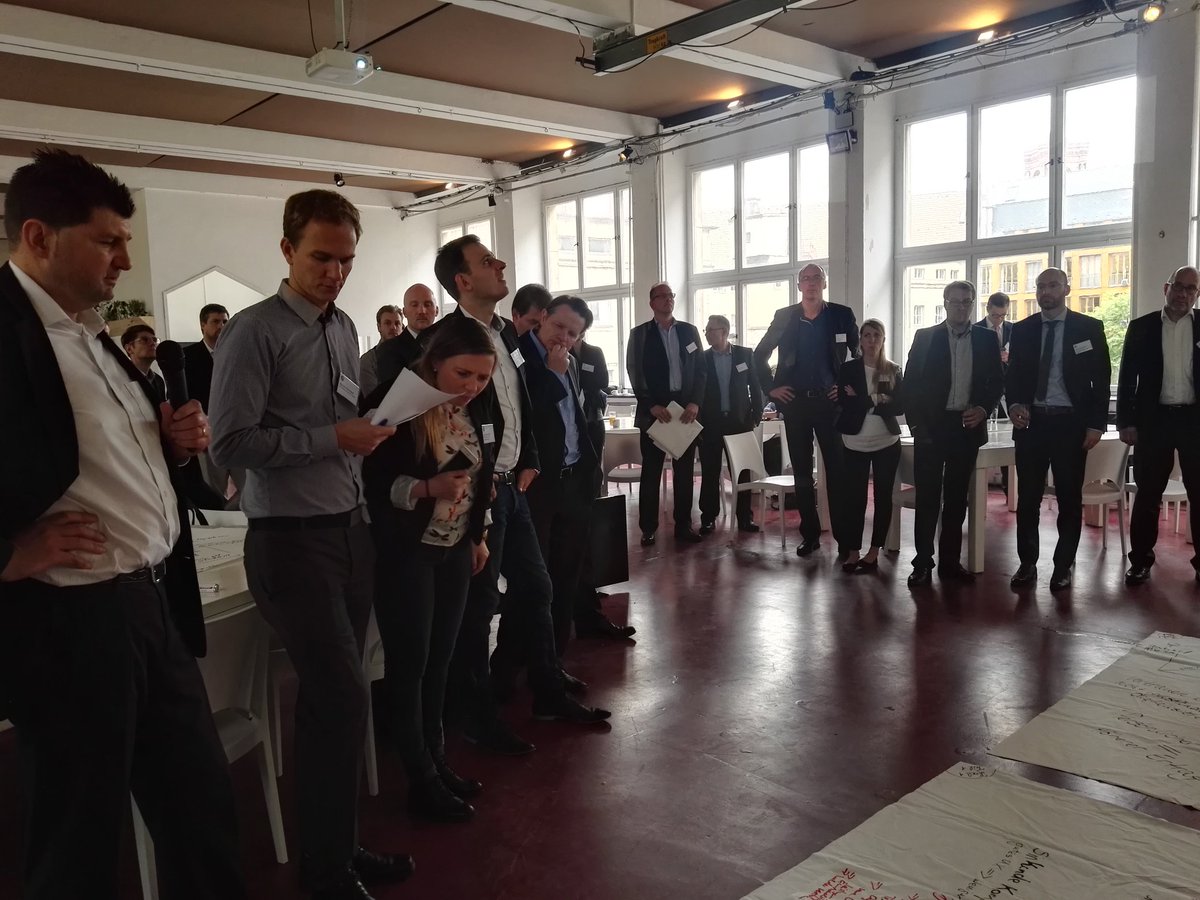 BANKINGCLUB's tweet photo. Die Ergebnisse der Future Banking Garage werden gerade präsentiert. Sehr kreativer In- und Output. #ditra16 https://t.co/Xnn5sQ0BPw