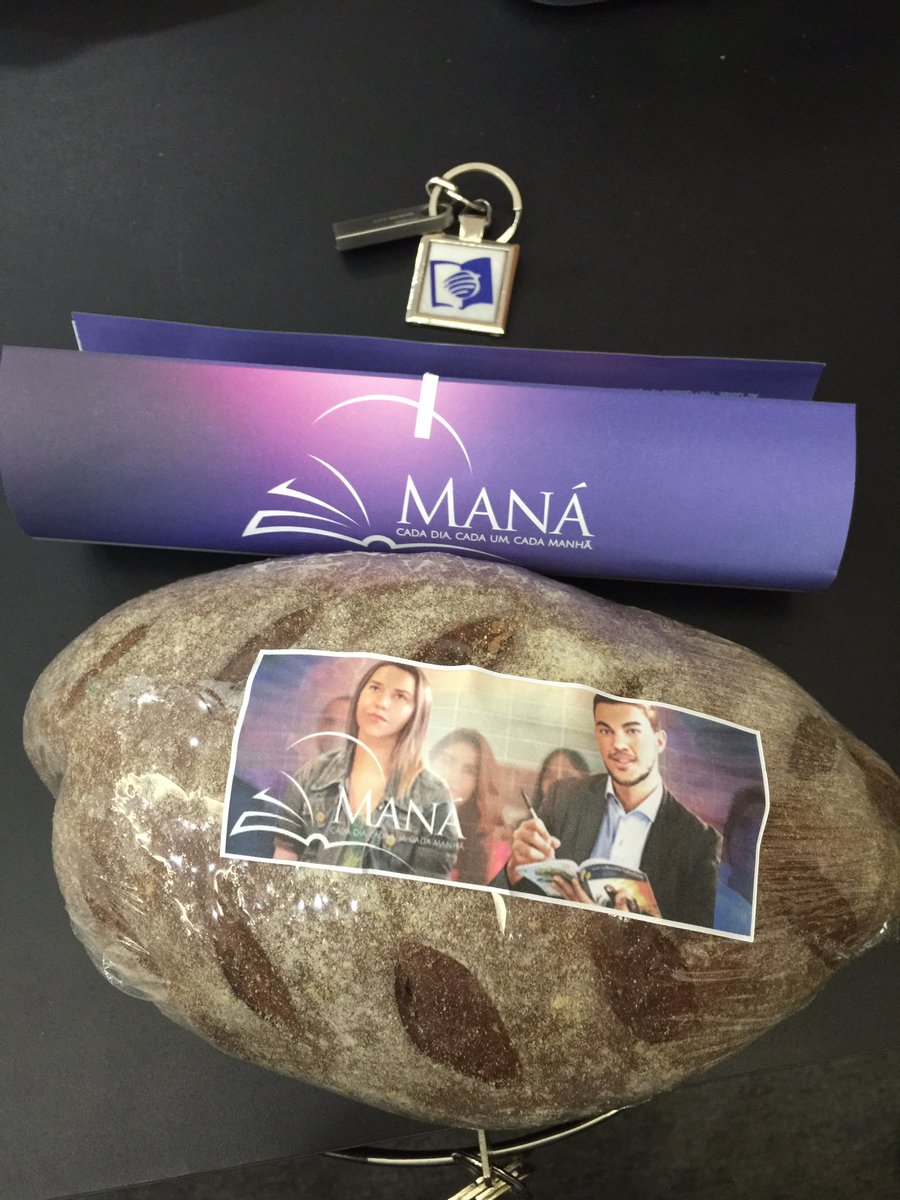 Eu e minha família assinamos a lição da escola sabatina.Alimento diário para a alma. #plenariauneb #projetomana