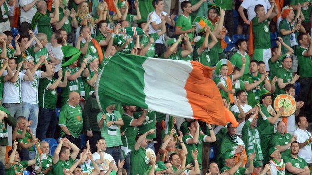 usheruHQ's tweet photo. Gotta win this one! Watch #IREvITL 2morrow @sugarclubdublin on the BIG SCREEN. https://t.co/vS3xzETtVW #COYBIG https://t.co/YmQlC0rPlE