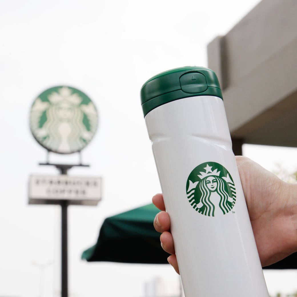 SbuxIndonesia's tweet image. Don't forget to bring your Starbucks Tumbler and enjoy half price of your favorite beverage on June 22 #TumblerDay